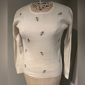 Vintage Floral Embroidered Cream Sweater medium